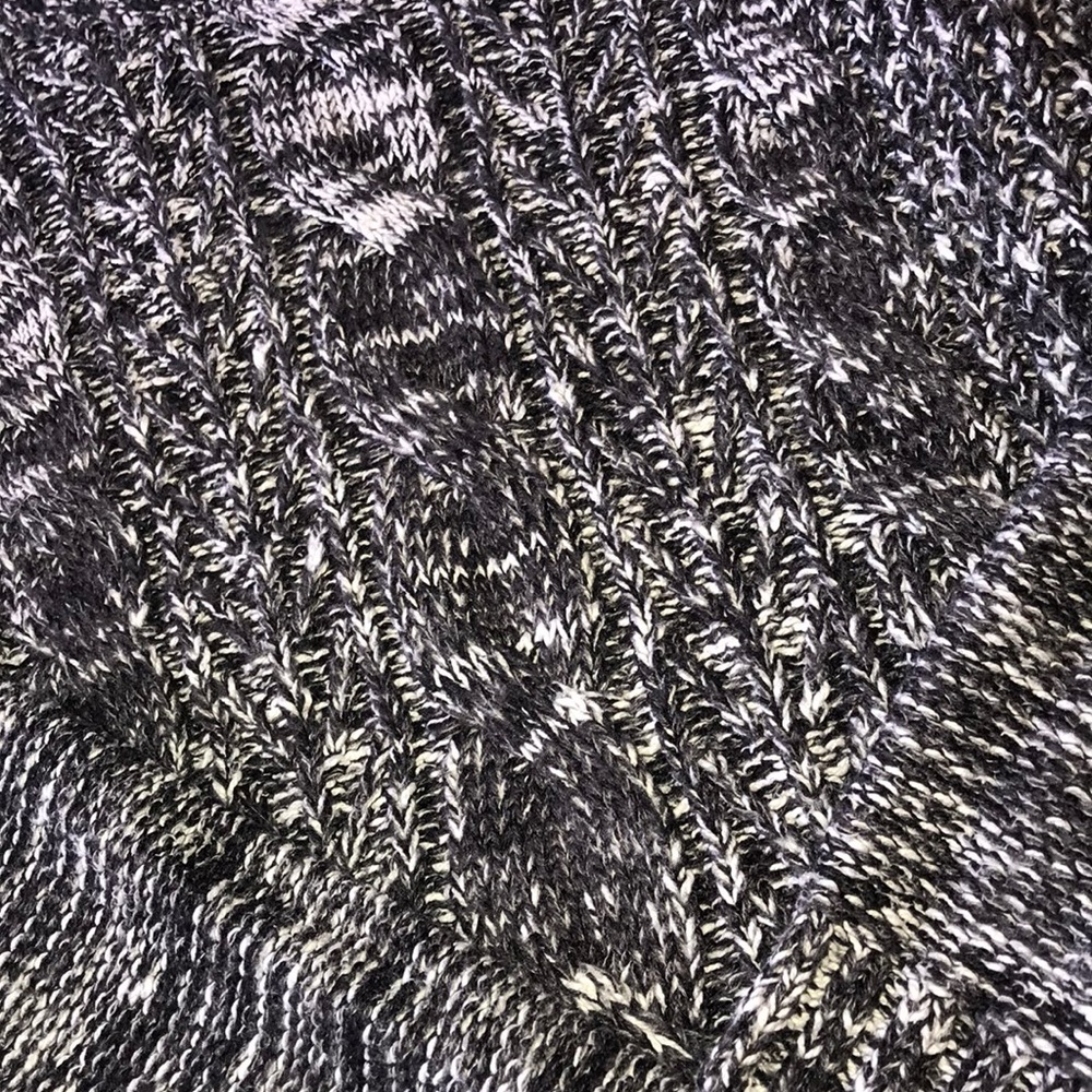 Black, white and grey sweater - Picture 3 of 4